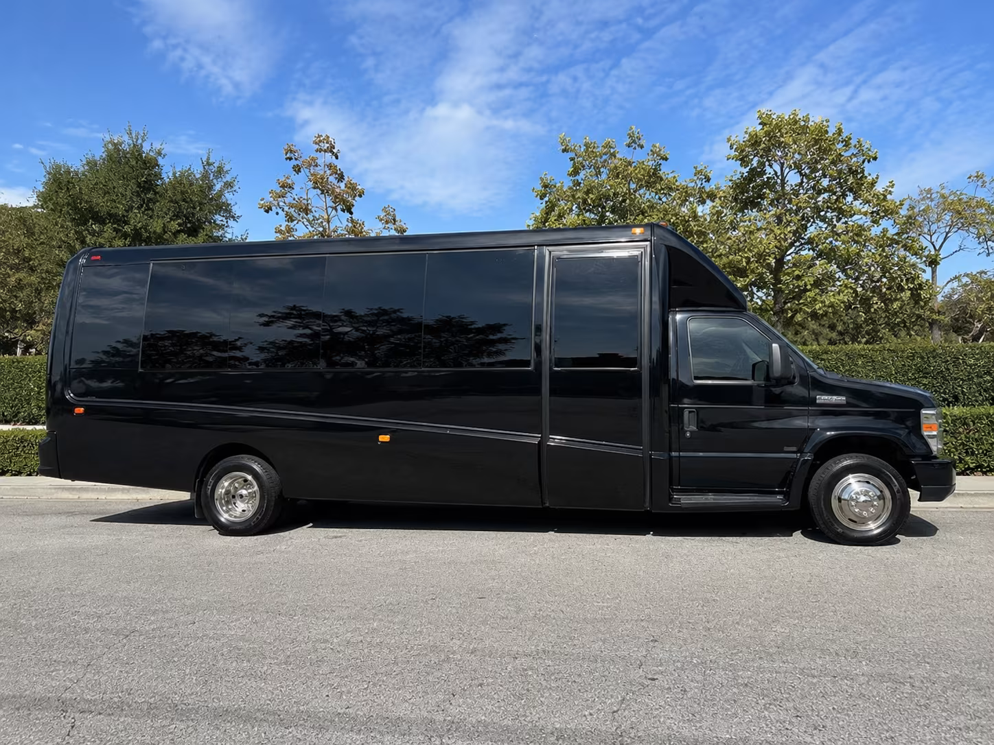 concert shuttle buses for groups heading to the budweiser events center